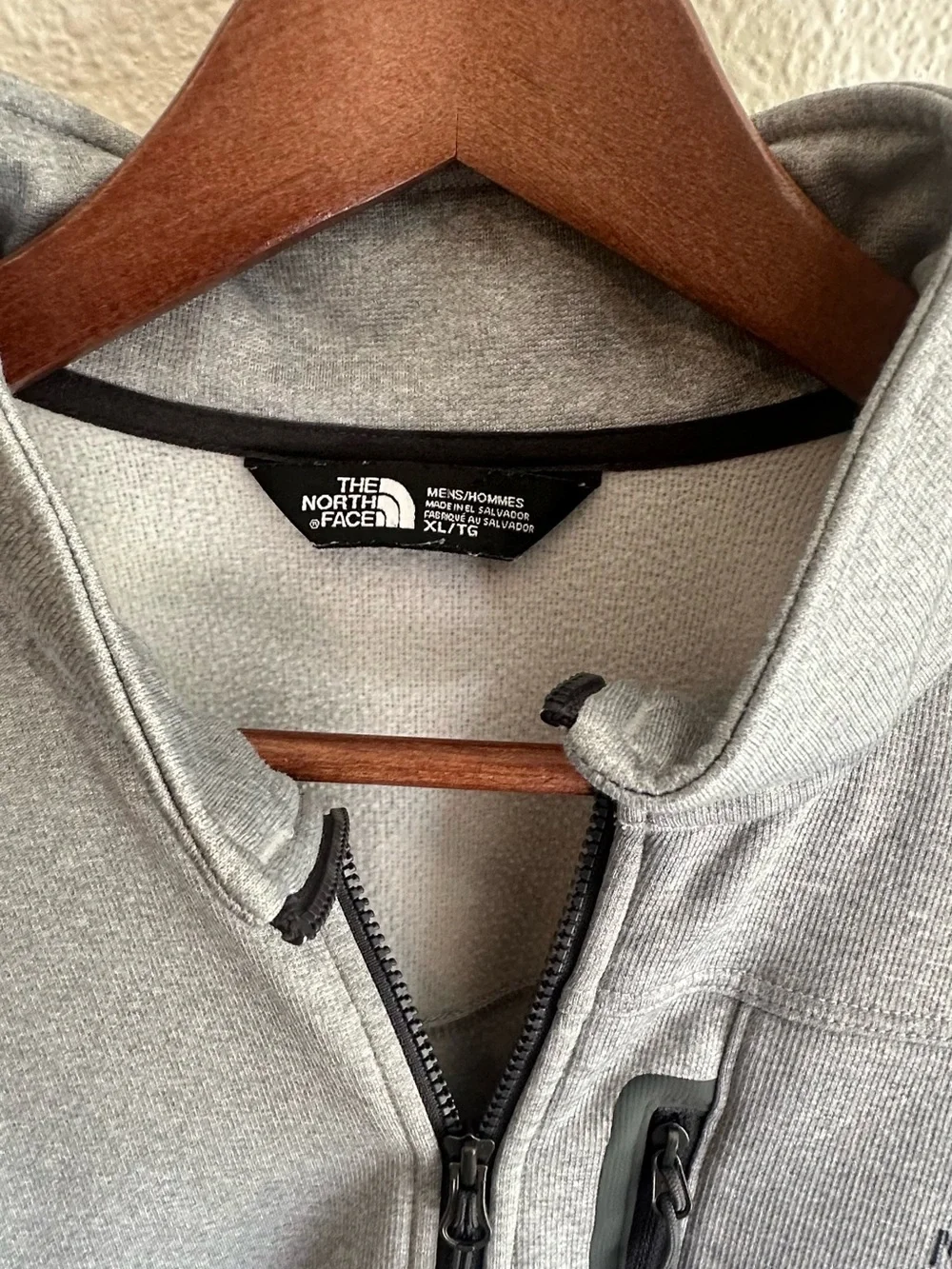 The north face men’s XL grey quarter zip
